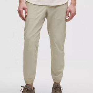 Lululemon License to Train Jogger
Regular